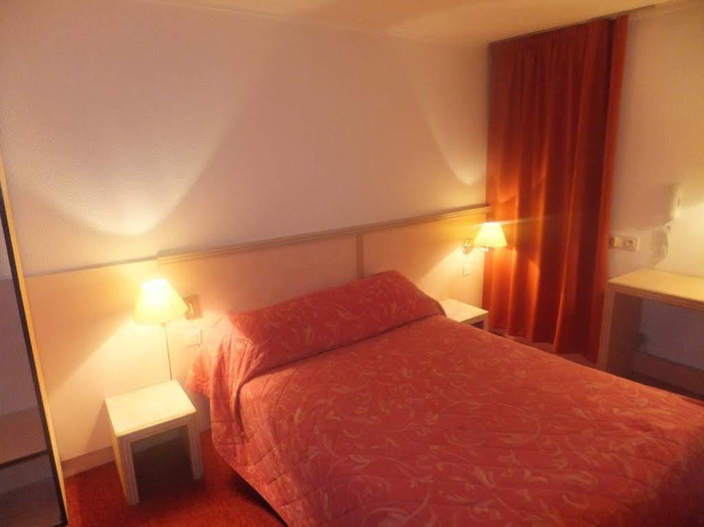 Hotel Le Village Gif-sur-Yvette Exterior photo