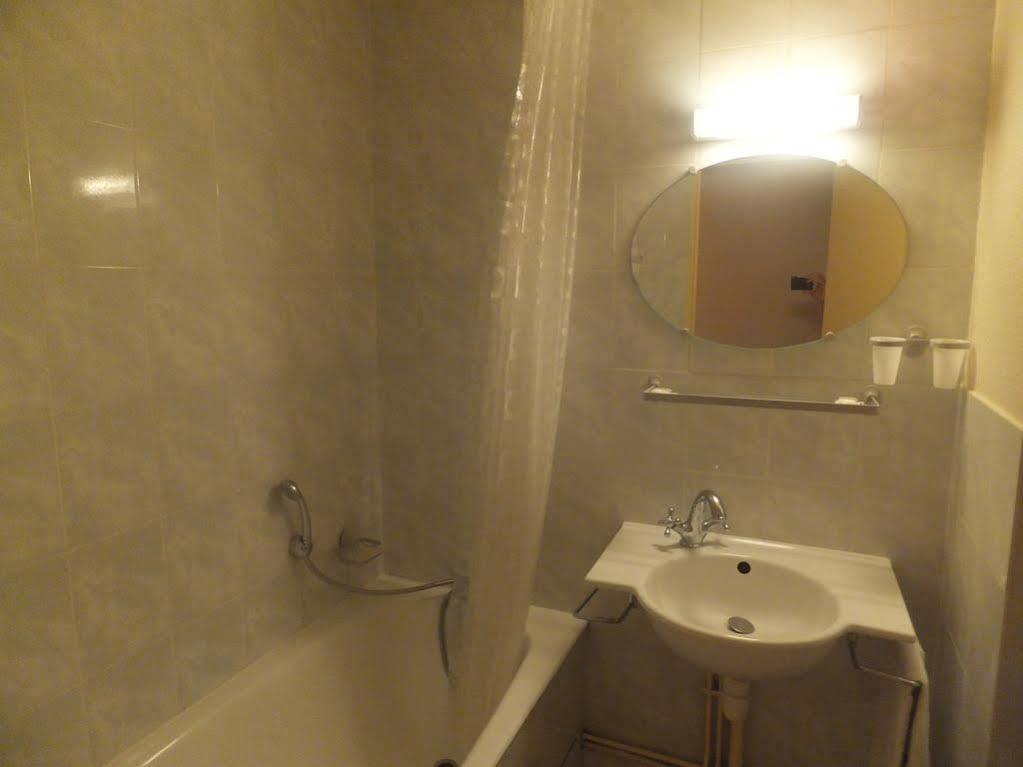 Hotel Le Village Gif-sur-Yvette Exterior photo